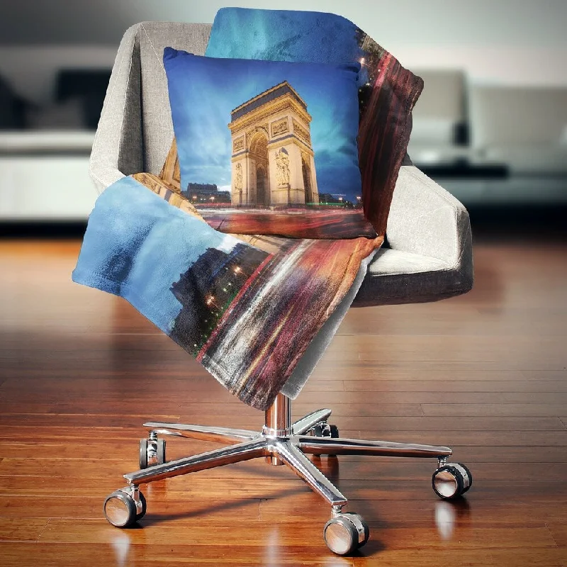 alpaca throw blanket-Designart 'Arch of Triumph in Paris' Landscape Photo Throw Blanket